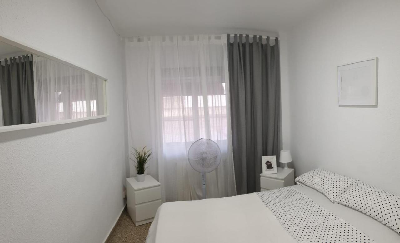 Apartment For 6 People. Valencia Exteriör bild