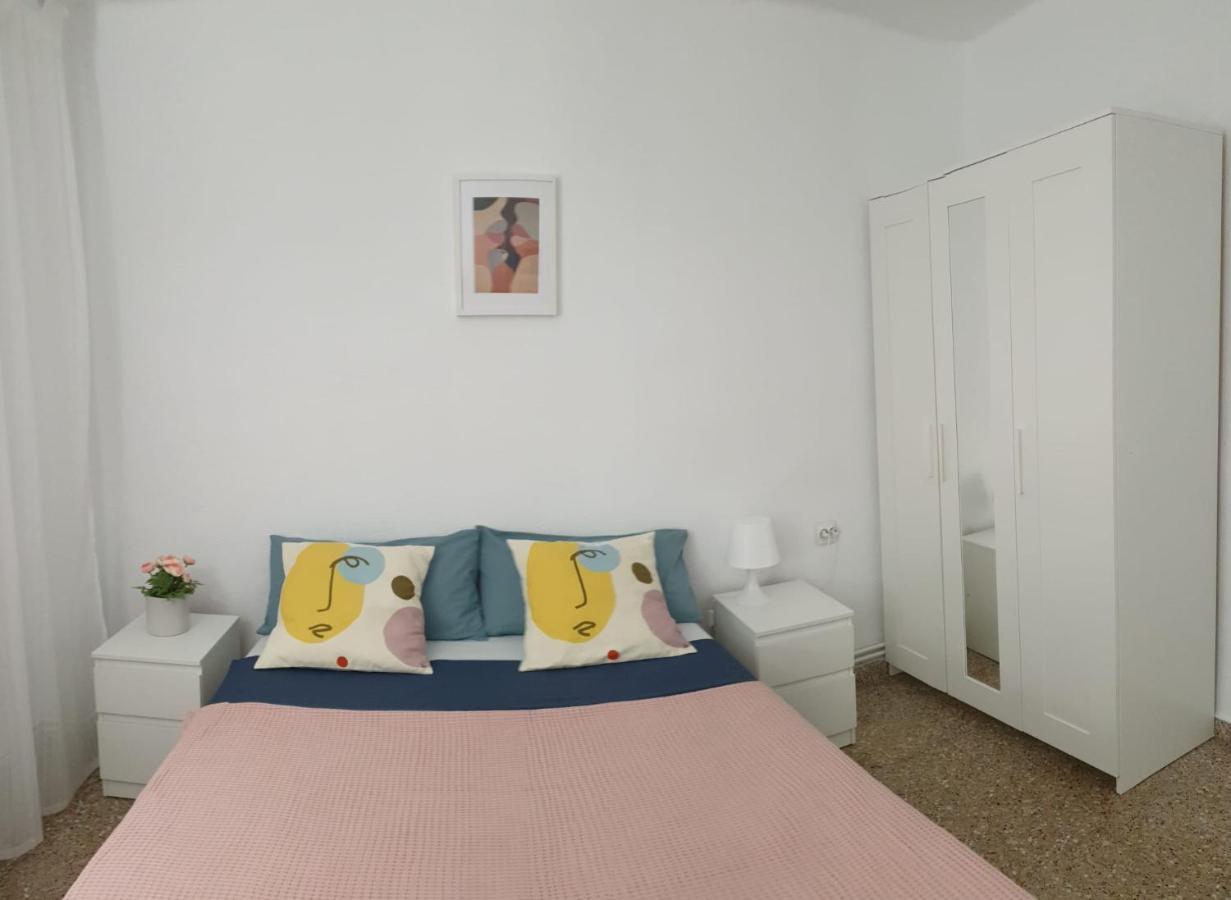 Apartment For 6 People. Valencia Exteriör bild